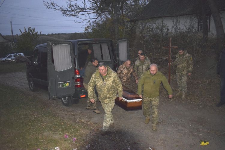 Навколішки зі слізьми