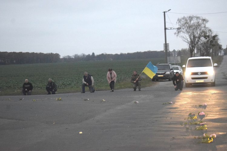 Навколішки зі слізьми