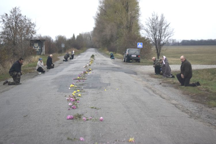 Навколішки зі слізьми