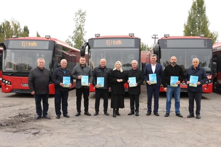 шкільний автобус