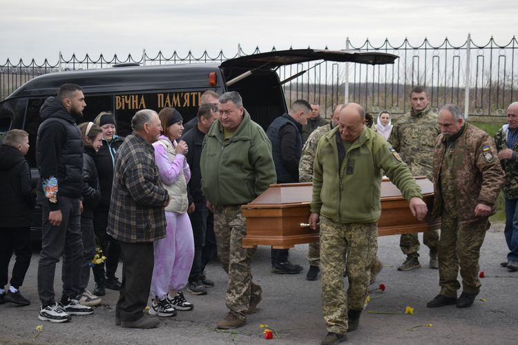 Війна забирає