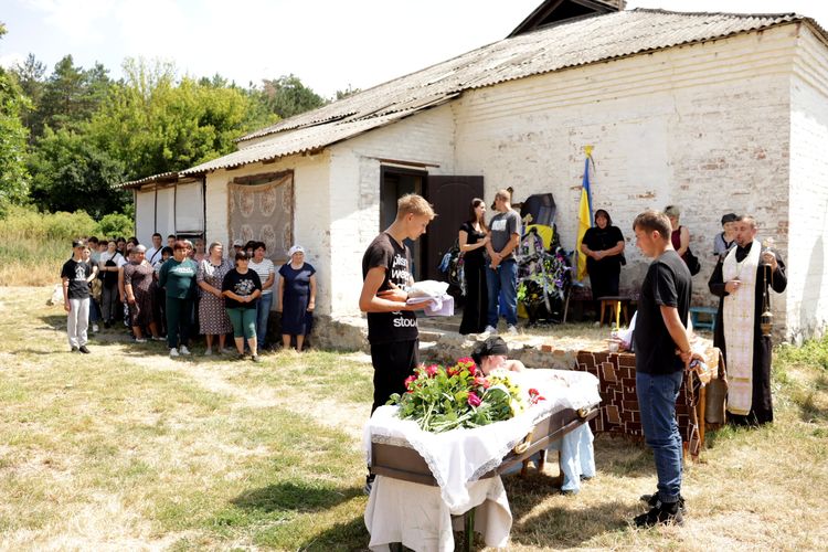 попрощалися з воїном