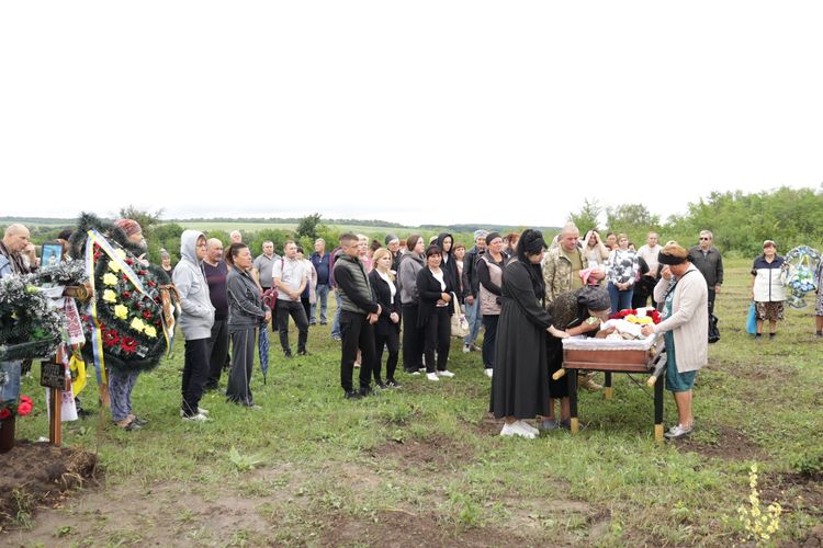 попрощалися з воїном
