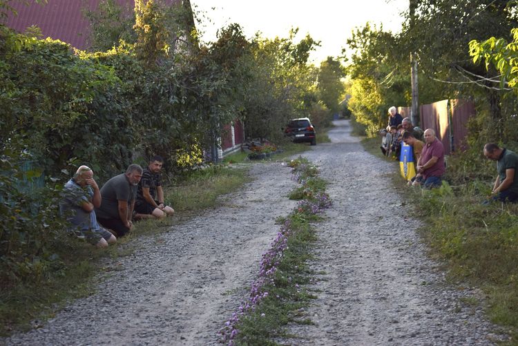Зі сльозами на очах
