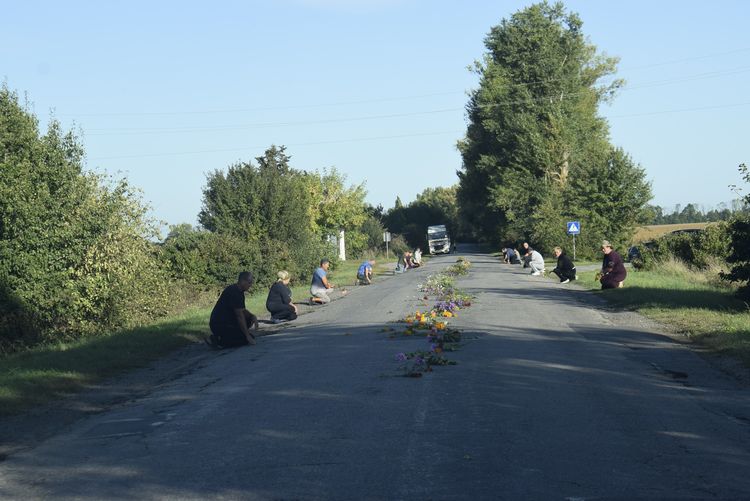 Зі сльозами на очах