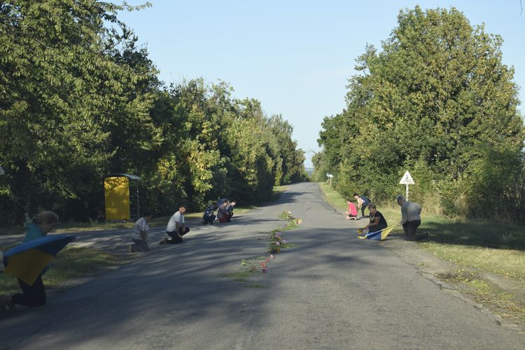 Зі сльозами на очах