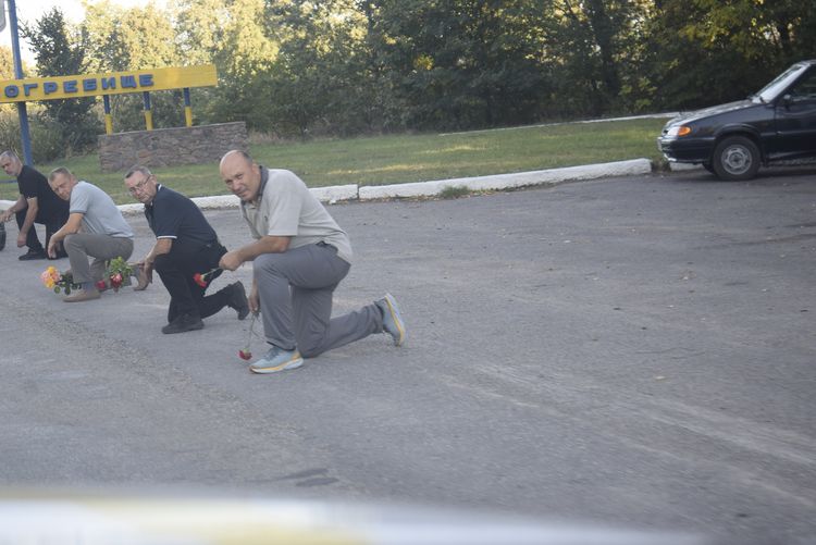 Зі сльозами на очах