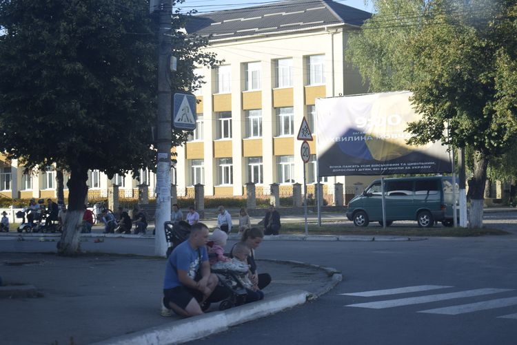 Зі сльозами на очах