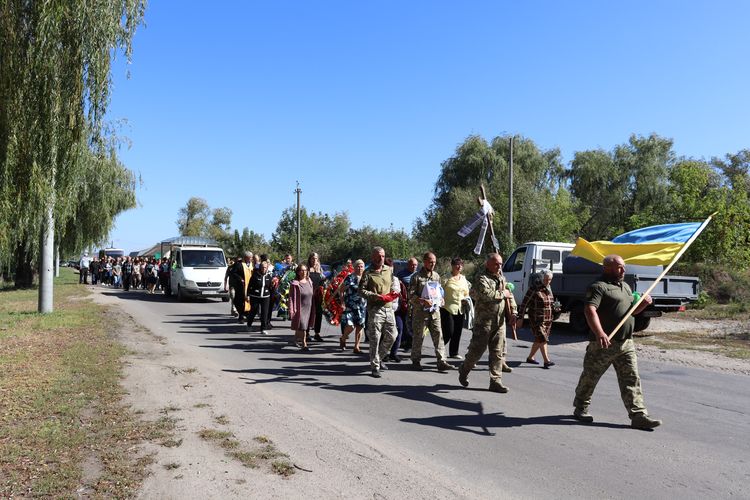 попрощалися з воїном