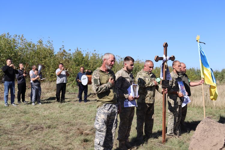 попрощалися з воїном