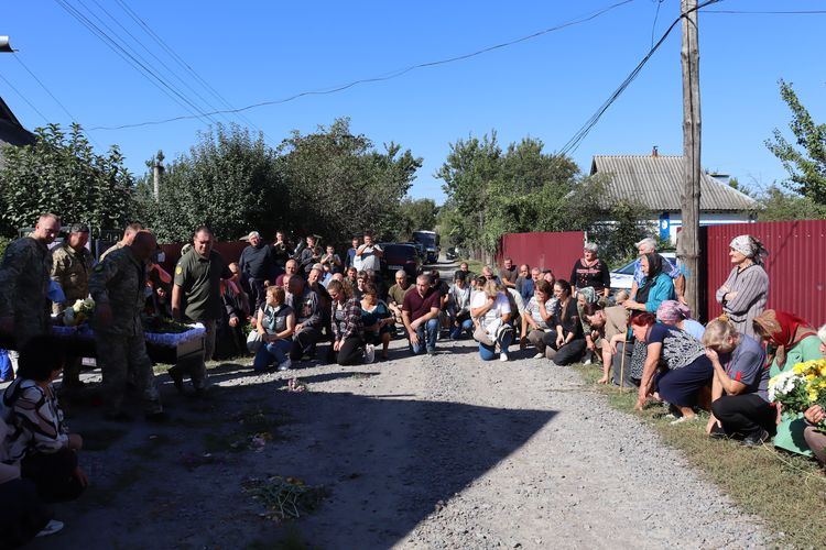 попрощалися з воїном