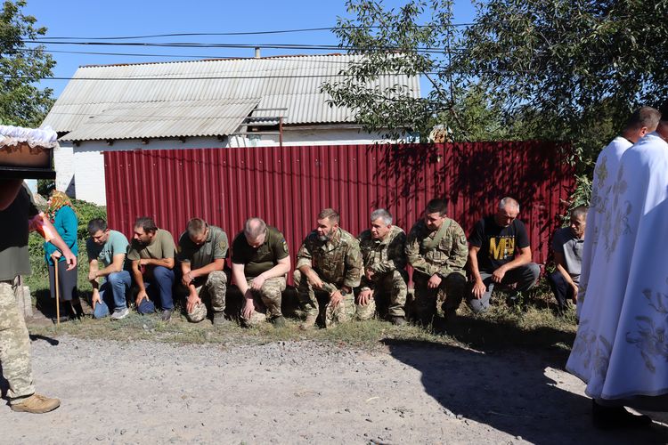 попрощалися з воїном