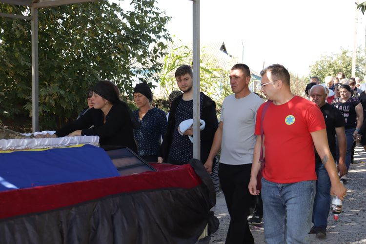 попрощалися з воїном