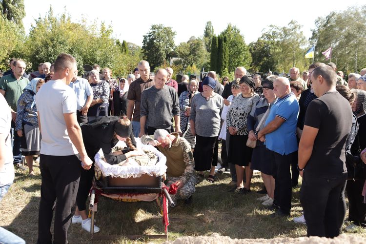 попрощалися з воїном