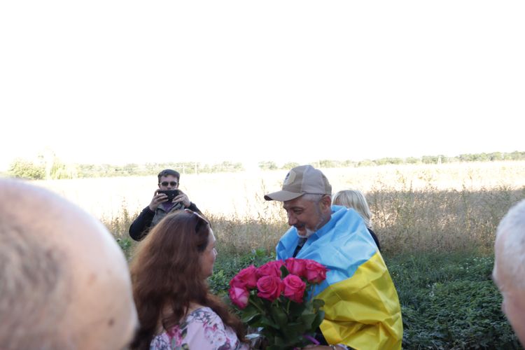 зустріли Героя з полону