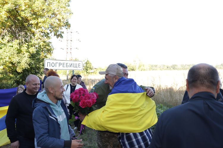 зустріли Героя з полону
