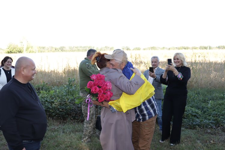 зустріли Героя з полону