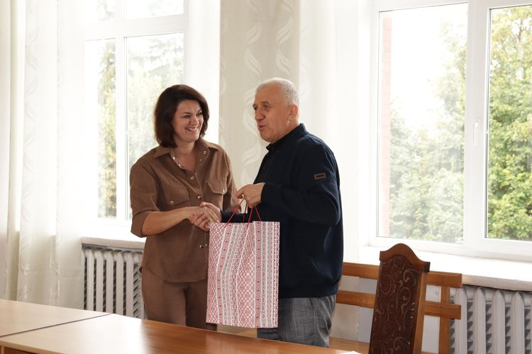 Пліч-о-пліч