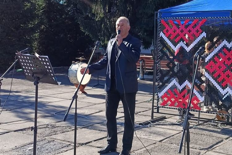 Пліч-о-пліч