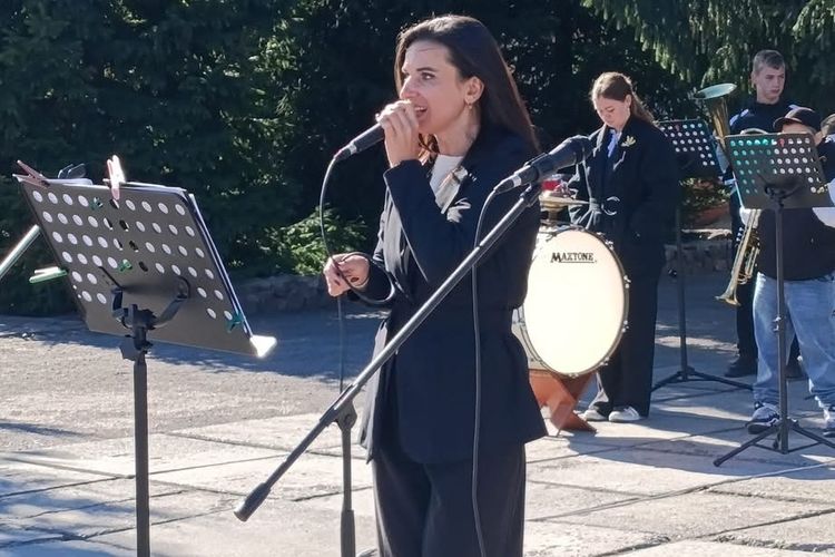 Пліч-о-пліч