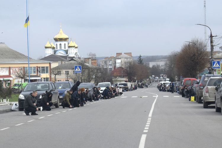 Додому вернувся він з бою