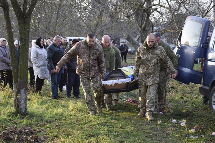 Додому вернувся він з бою