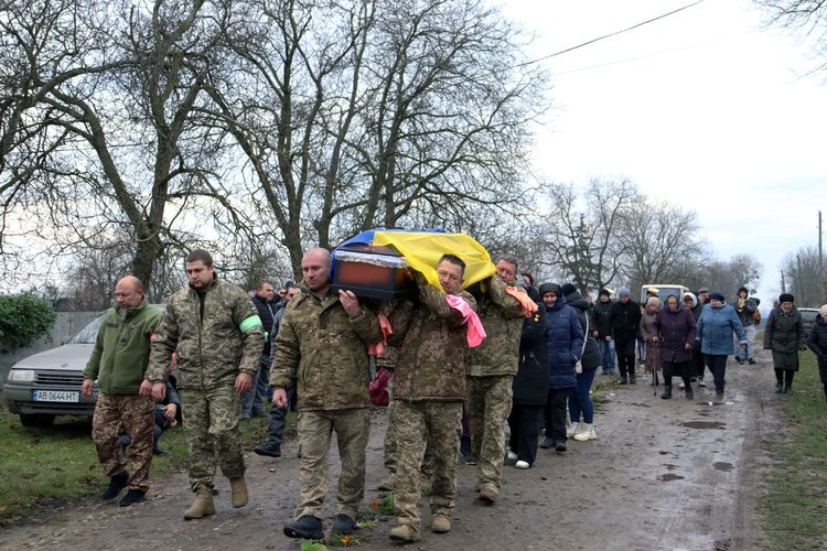 Попрощалась з Героєм