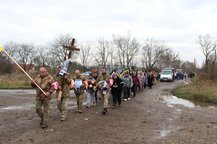 Попрощалась з Героєм