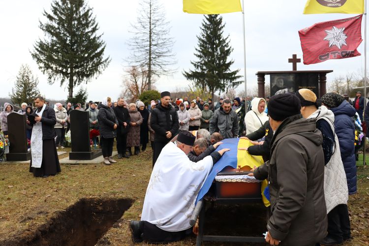 Попрощалась з Героєм