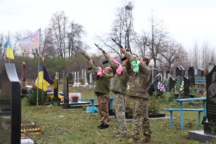Попрощалась з Героєм