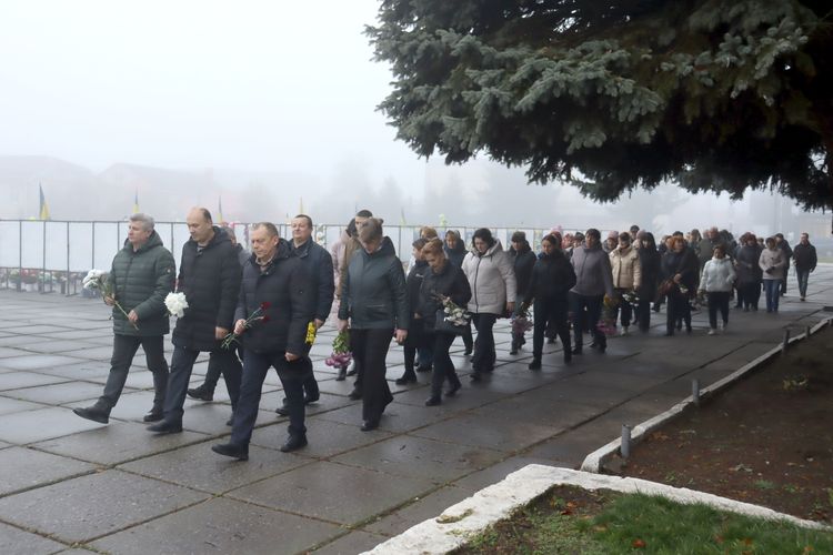 Покладено квіти