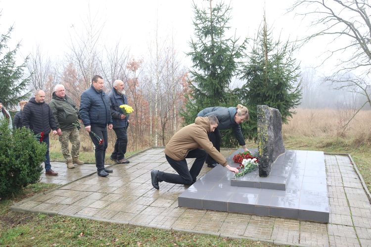 Вшанували пам'ять жертв голодоморів