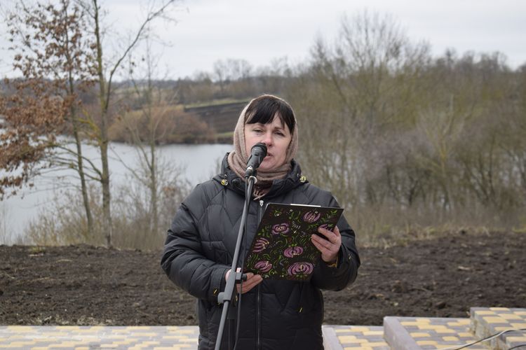 Сльози, квіти й молитва