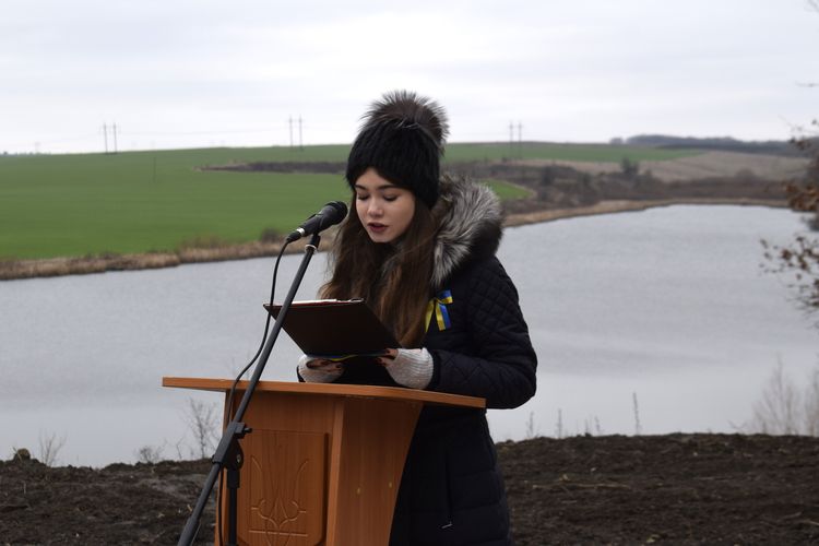 Сльози, квіти й молитва