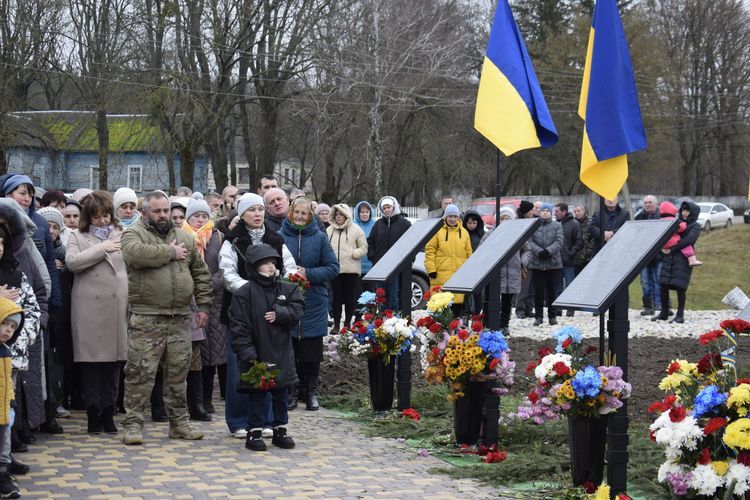 Сльози, квіти й молитва