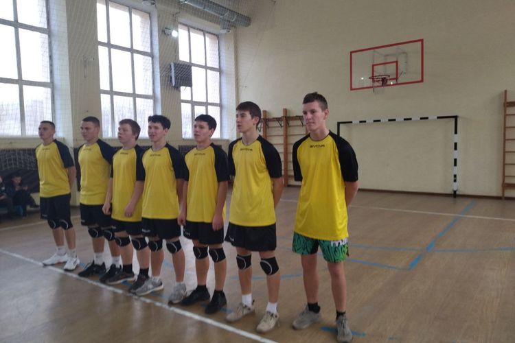 Пліч-о-пліч