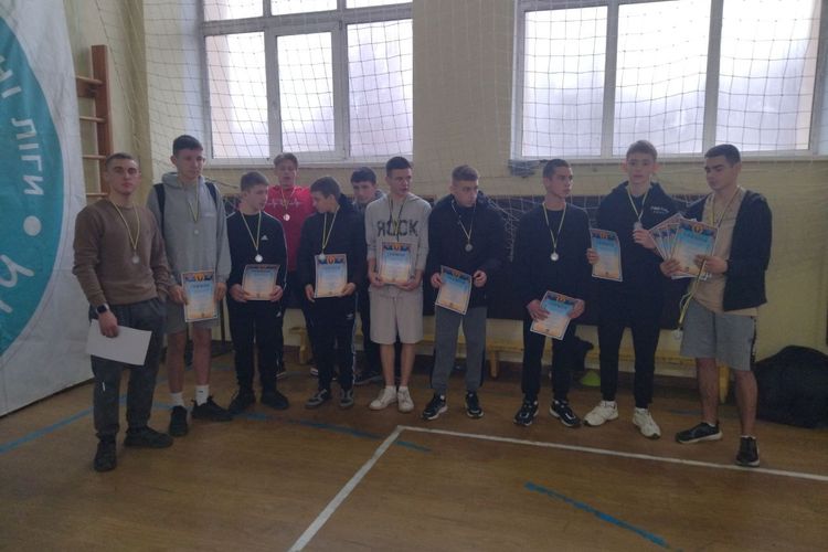 Пліч-о-пліч