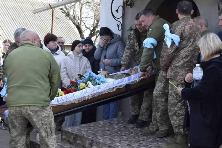 Захисника Сергія Лабу поховали
