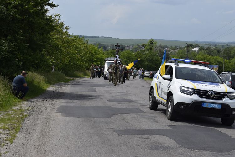Провели в останню дорогу мужнього Героя