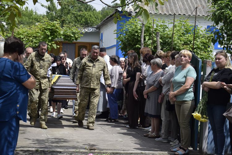 Провели в останню дорогу мужнього Героя