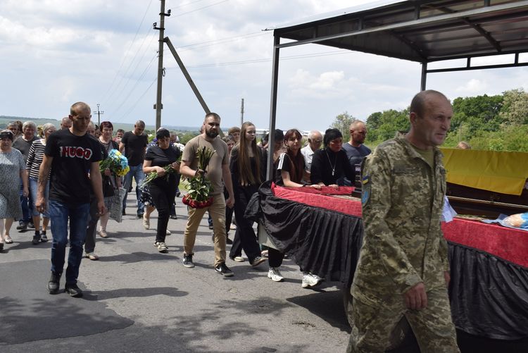 Провели в останню дорогу мужнього Героя