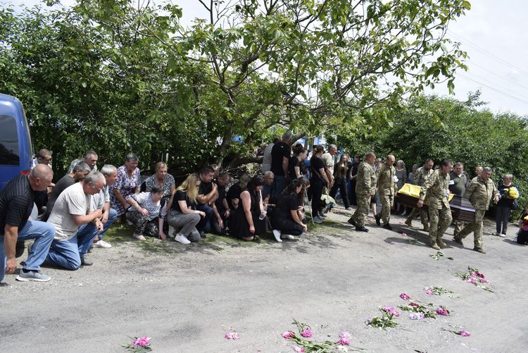 Провели в останню дорогу мужнього Героя