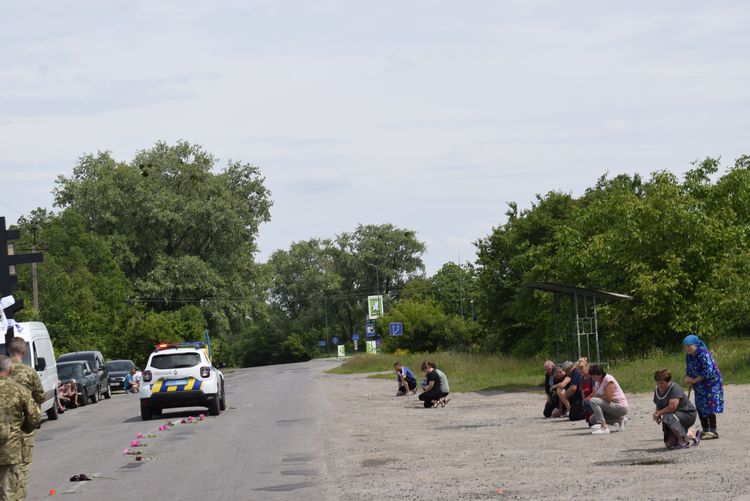 Провели в останню дорогу мужнього Героя