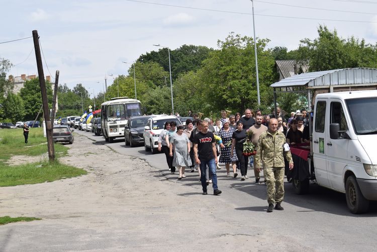 Провели в останню дорогу мужнього Героя