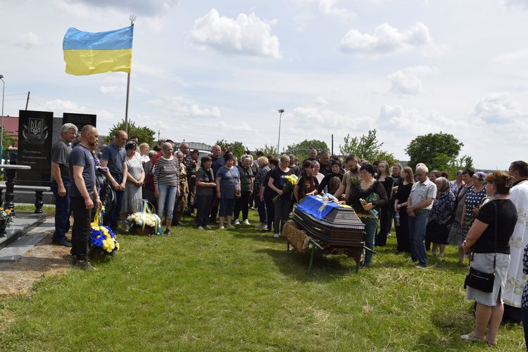 Провели в останню дорогу мужнього Героя