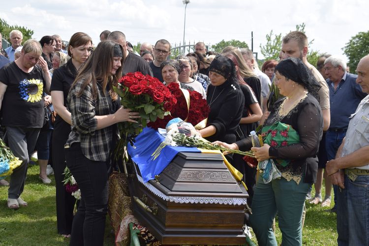 Провели в останню дорогу мужнього Героя