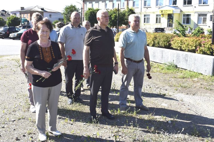 Покладено квіти з нагоди Дня скорботи