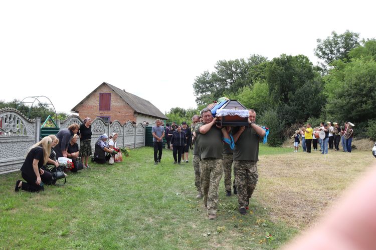 Провели в останню дорогу молодого Героя