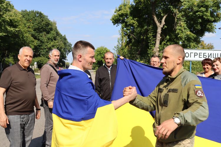 повернувся з полону