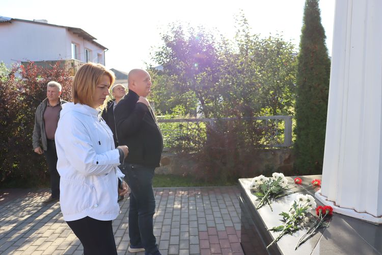 Низько вклоняємося захисникам та захисницям